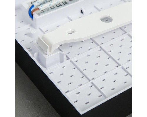 CL712X182N Тао Черный Св-к Накл. LED 18W*4000K