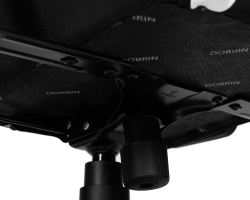 Кресло игровое DOBRIN DALLAS, черно-белая ткань