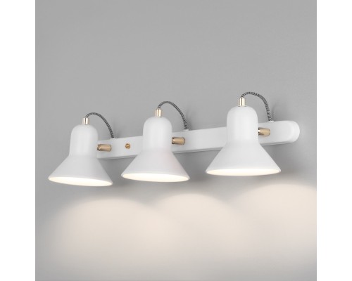 Настенный светильник с поворотными плафонами 20083/3 белый/золото