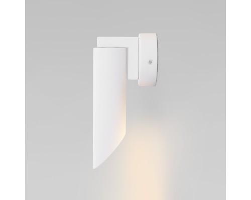 Настенный светильник с металлическим плафоном 40037/1 белый