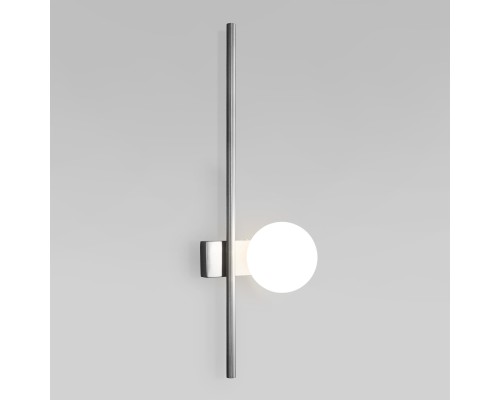Настенный светильник с матовым плафоном 503052 хром