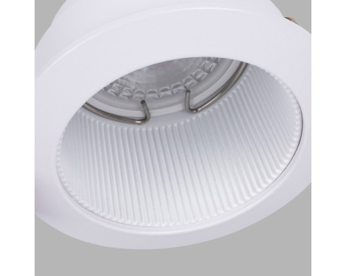 Врезной светильник Favourite 4544-1C Lamppu 1*GU10*35W, IP20 D85*H40, вр.от.D75мм