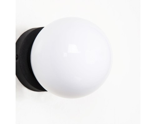 Уличный настенный светильник Favourite 4069-1W Ballito 1*E14LED*5W, IP44 D120*H145мм