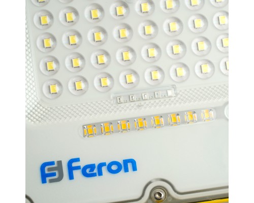 Светодиодный прожектор Feron LL-950 переносной с зарядным устройством IP66 30W 6400K