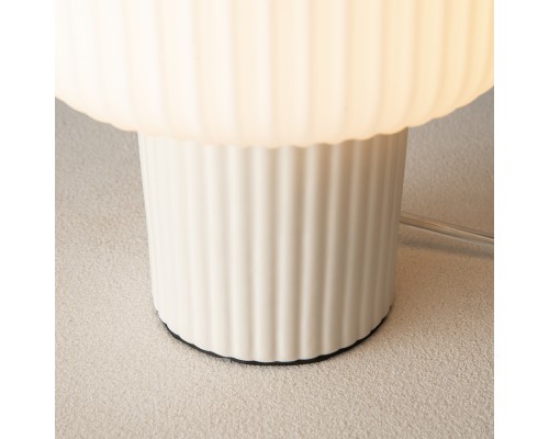 Настольный светильник Maytoni MOD404TL-01BG