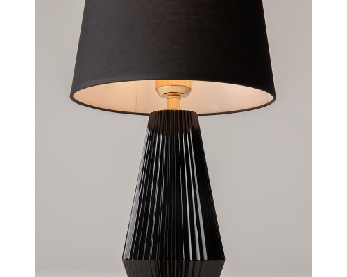 Настольный светильник Maytoni Z181-TL-01-B