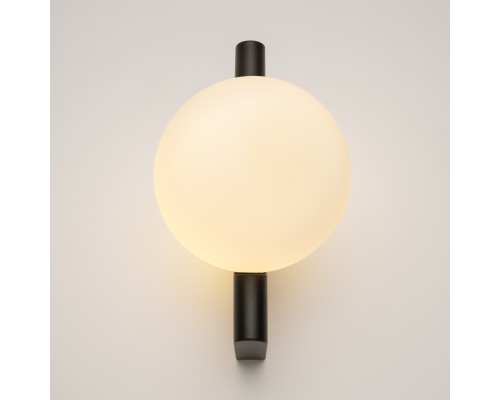 Настенный светильник (бра) Maytoni MOD324WL-01B