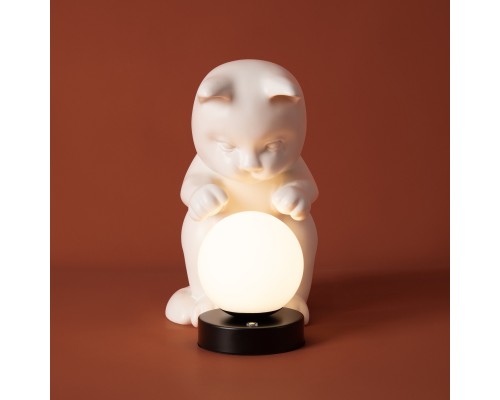 Настольный светильник Freya FR5607TL-01W