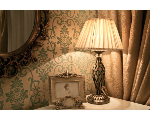 Настольный светильник Maytoni RC247-TL-01-R