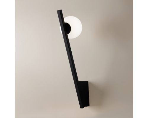 Настенный светильник (бра) Maytoni MOD175WL-01B