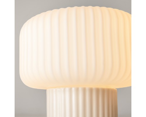 Настольный светильник Maytoni MOD404TL-01BG