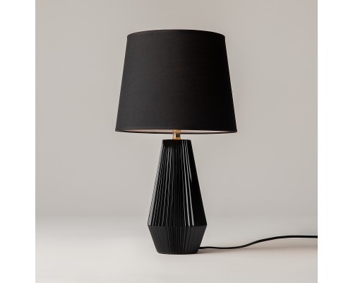 Настольный светильник Maytoni Z181-TL-01-B