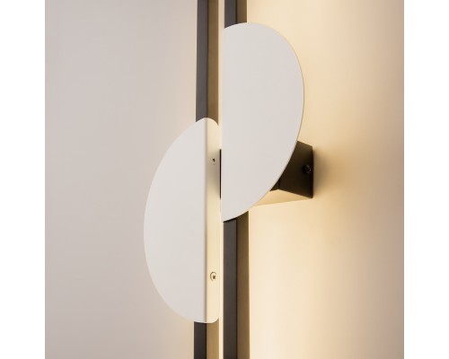 Настенный светильник (бра) Maytoni MOD179WL-L22W4K1