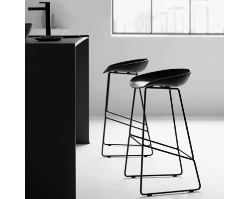 Стул полубарный Neo чёрный с чёрными ножками