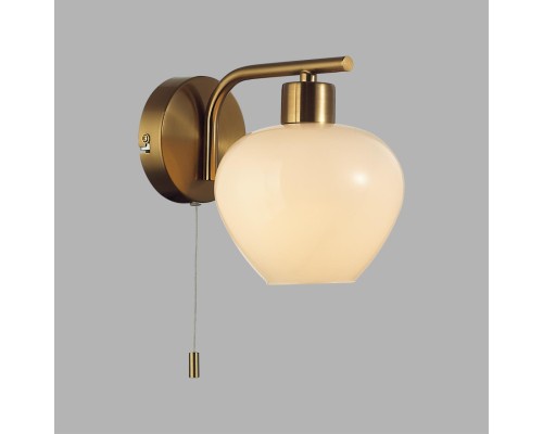 8278/1W MODERNI латунь/белый, металл/стекло Бра Е14 1*40W 220V CARMELA