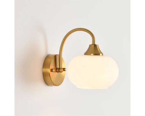 8323/1W MODERNI LN латунь/белый, металл/стекло Бра E27 1*60W 220V LARINA