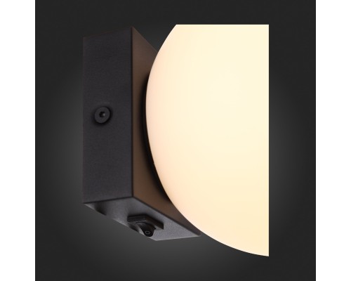 SL1581.401.01 Светильник настенный ST-Luce Черный/Белый LED 1*5W 3200K BOTELLI