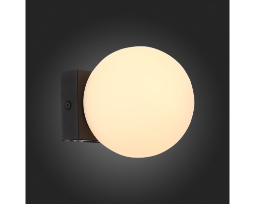 SL1581.401.01 Светильник настенный ST-Luce Черный/Белый LED 1*5W 3200K BOTELLI