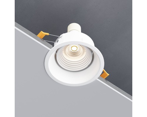 Светильник встраиваемый Punto белый 25016/01