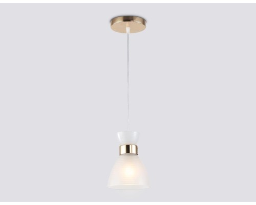 Светильник подвесной со стеклянным плафоном Ambrella light Traditional TR3401